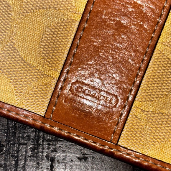 Coach Hamptons Yellow Trifold LG Checkbook Sig C Clutch Purse Bag Wallet RARE​ - Picture 9 of 9